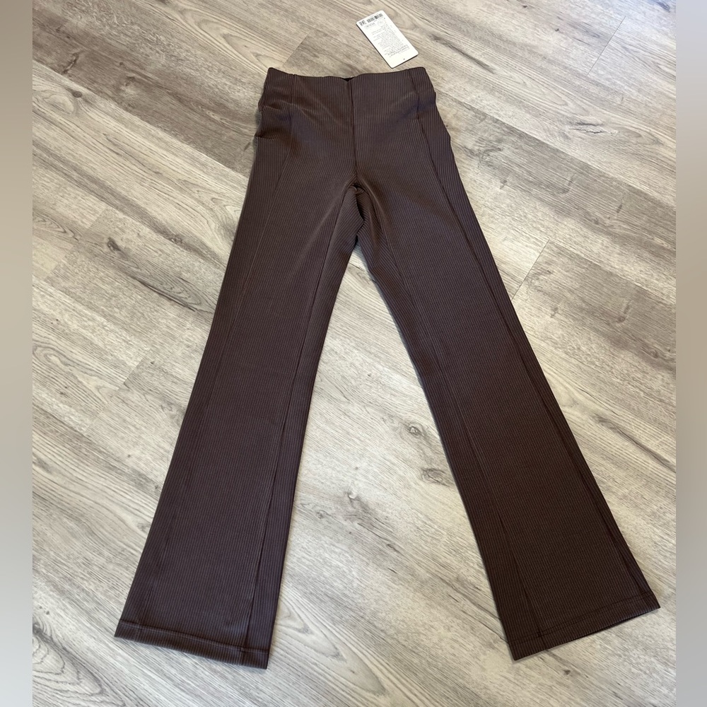 NWT Lululemon Ribbed Softstreme Flared Pant Regular Size 4 Espresso